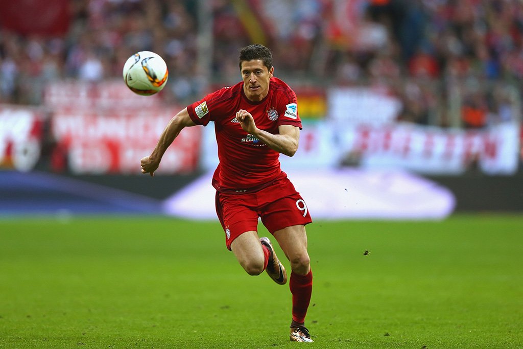 Robert Lewandowski Play Poster